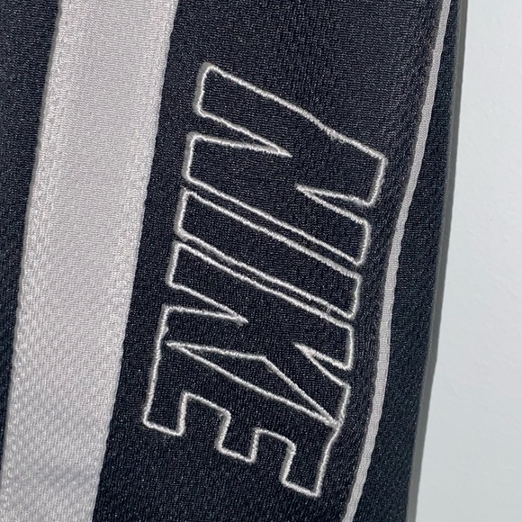 Nike Fitness Tee Shirt - Picture 2 of 11